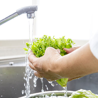 Washing of lettuce